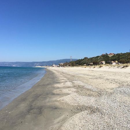 Casa Sulla Spiaggia- Mortelle Месина Екстериор снимка
