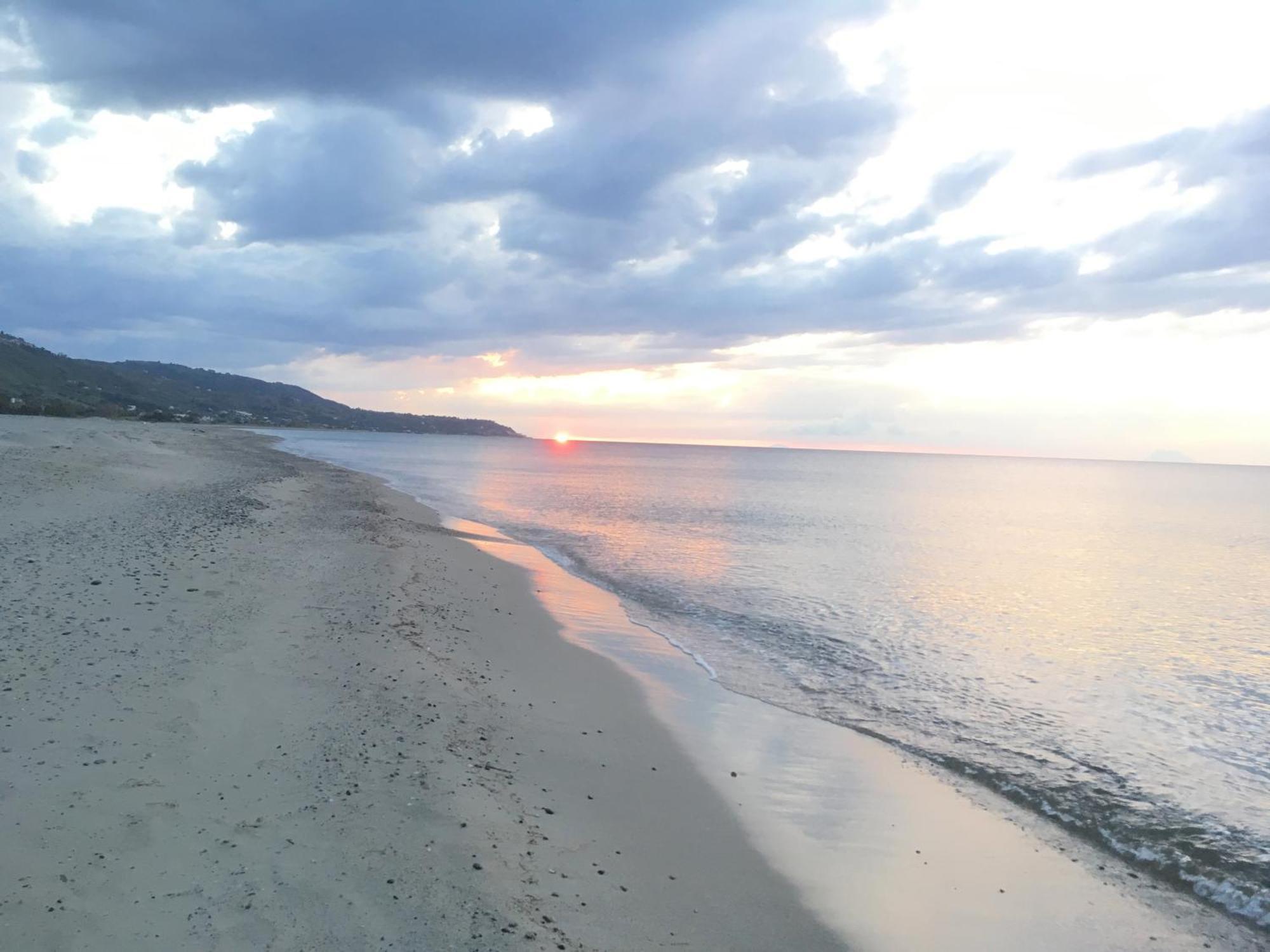 Casa Sulla Spiaggia- Mortelle Месина Екстериор снимка